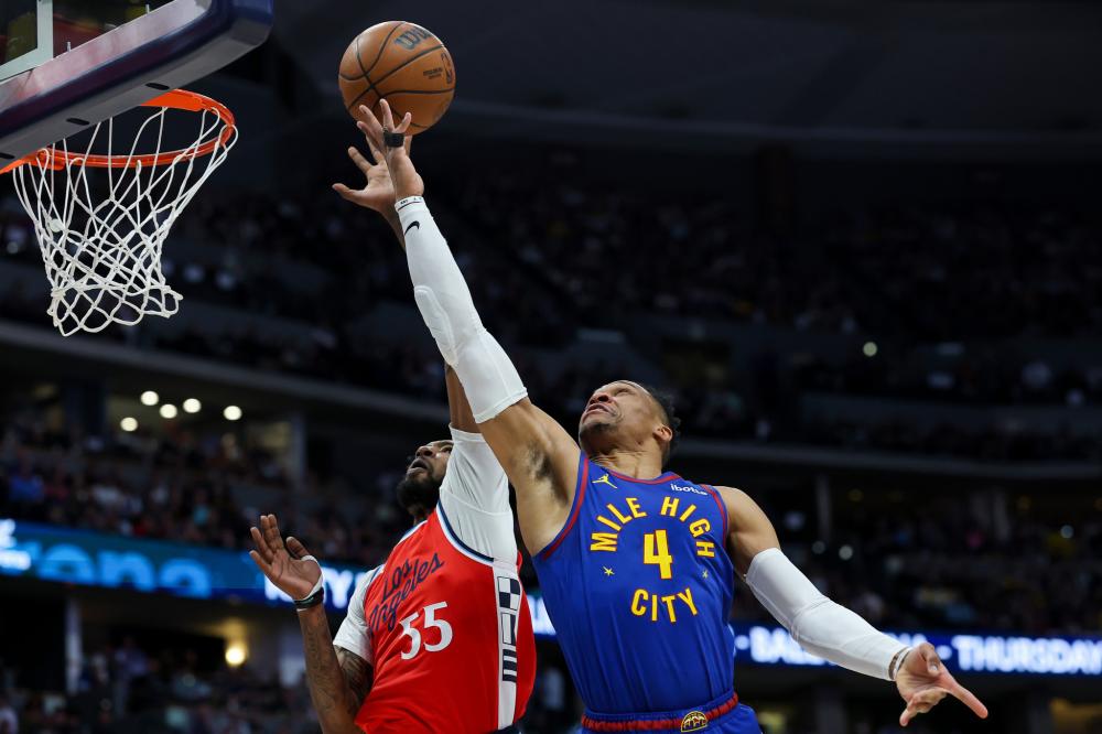 19岁新秀狂砍36+6+5，力挫雄鹿21分，字母哥怒摔毛巾！.